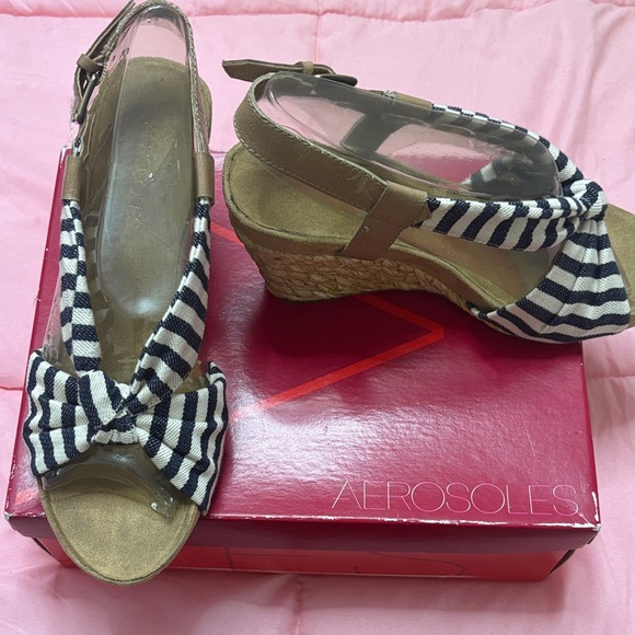 AEROSOLES Striped Navy and Tan Wedge Sandals - Picture 1 of 4